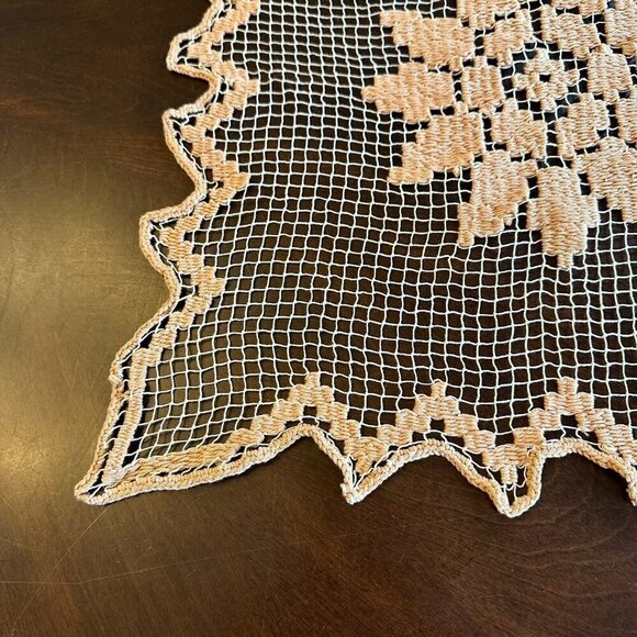 Vintage Crochet Lace Table Topper Floral Center 20in Intricate Dresser Scarf - Picture 4 of 10